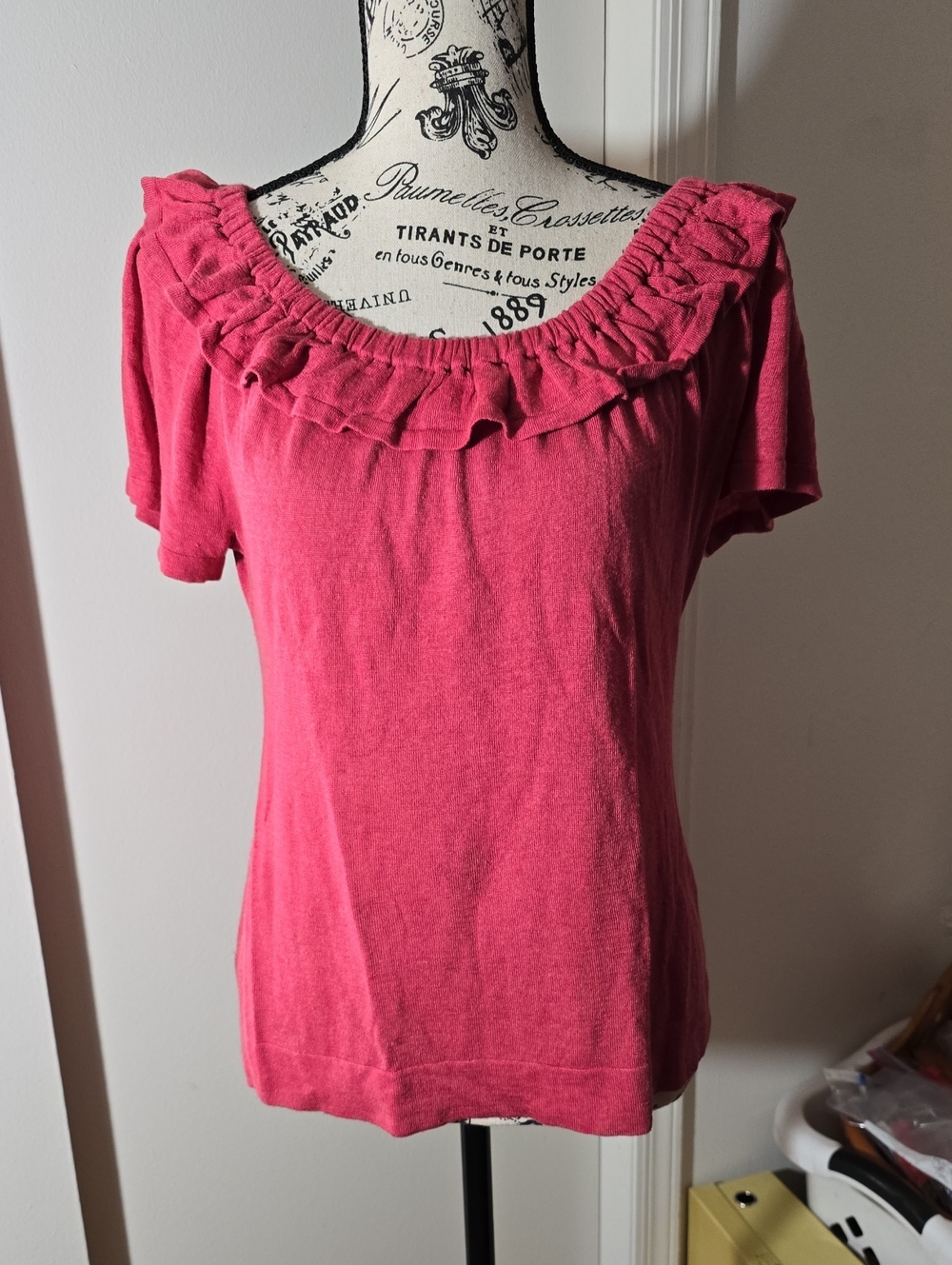 Banana Republic Raspberry Pink Ruffled Scoop Neck Short Sleeve Top Vintage